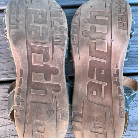 EUC. Earth Origins Sandals - Picture 2 of 6